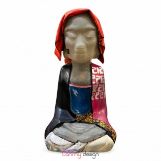 Sitting statue wearing scarf ( different designs )